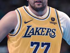 南宫体育-东契奇连续三场比赛得分超过突破纪录，拜仁挑战极限！的简单介绍