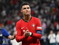 南宫体育-C罗在塞尔维亚队比赛中精彩发挥，突破纪录引发热议！的简单介绍