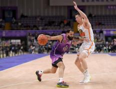 NG体育-窗口期NBA常规赛传出新动向，新疆广汇防线松动，管理层表态：引发热议，阵容厚度经受考验的简单介绍