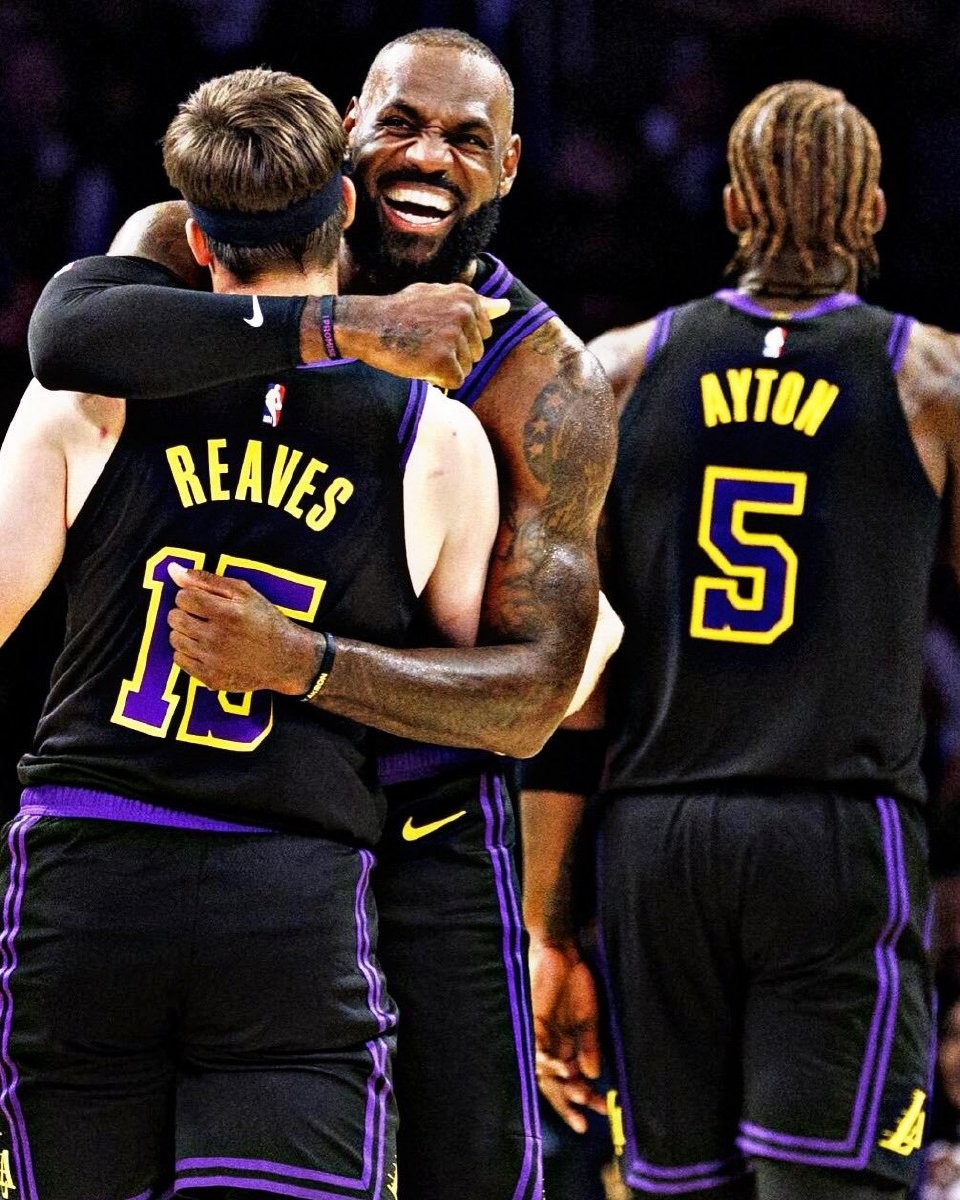 南宫体育- 詹姆斯是巴萨球迷