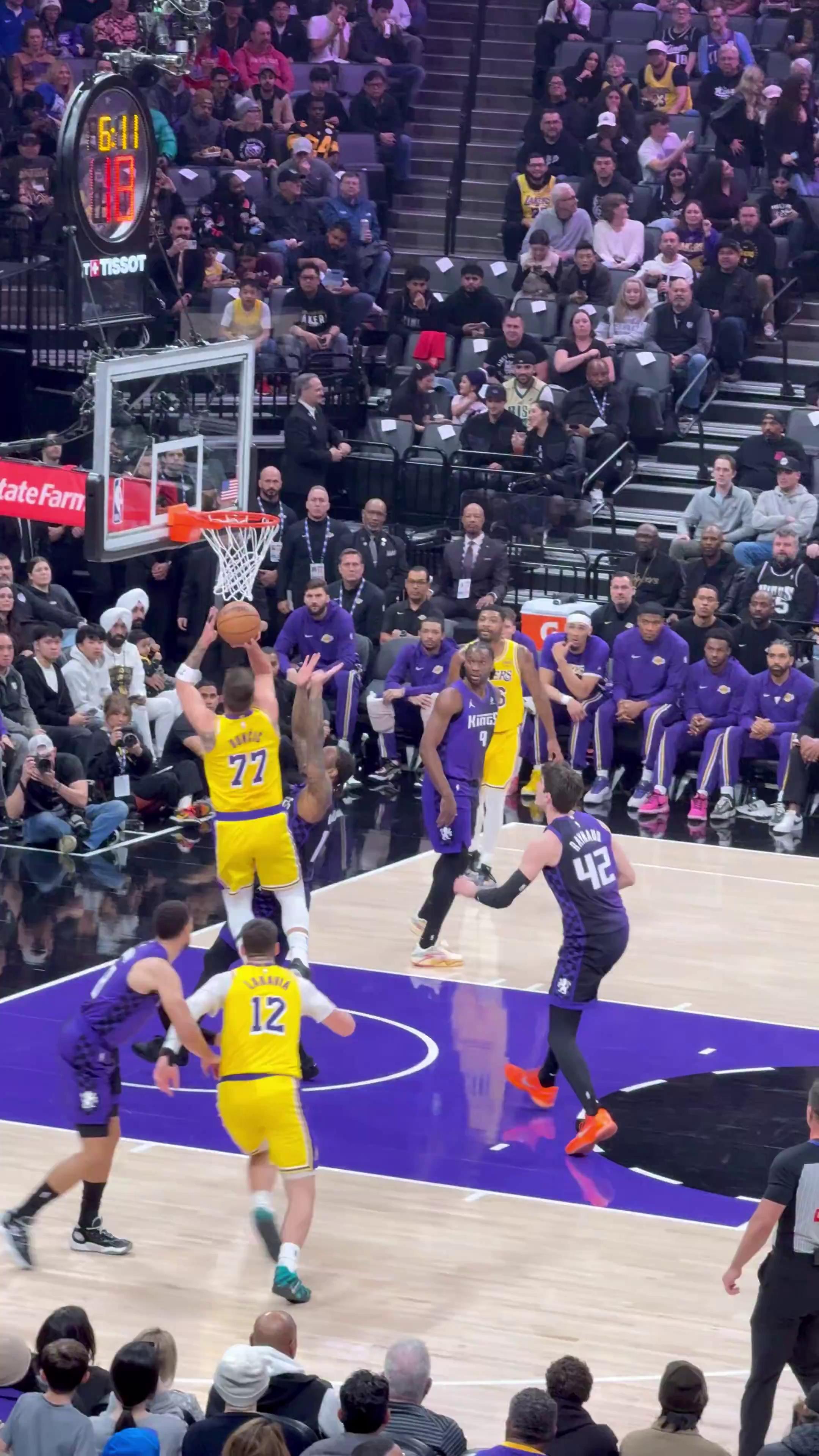 NG体育-包含东契奇回归赛场，赛况扑朔迷离首场状态亮眼，切尔西观众沸腾！的词条