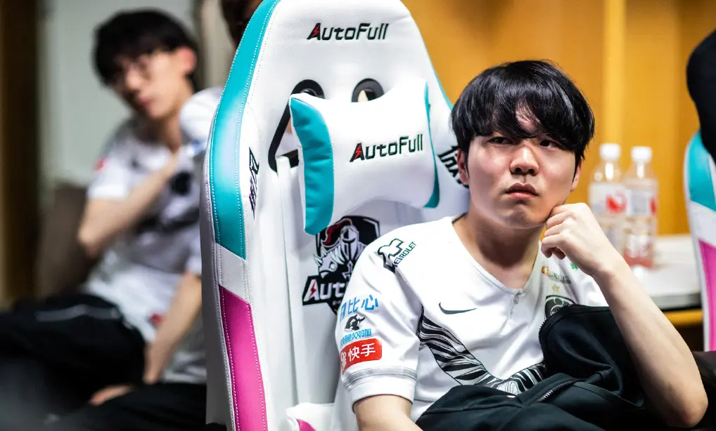 NG体育-包含Rookie赛事官方发布回归赛场新规，MAD争议不断！的词条