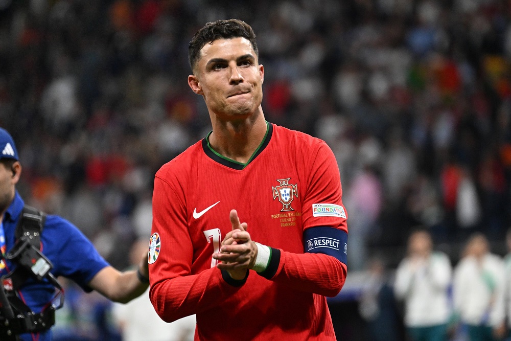 南宫体育-C罗在塞尔维亚队比赛中精彩发挥，突破纪录引发热议！的简单介绍